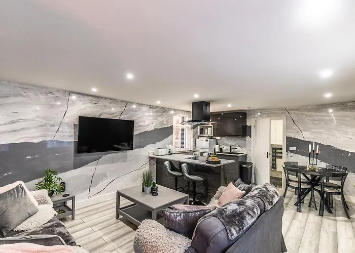 Luxury 2 Bedroom Apartment